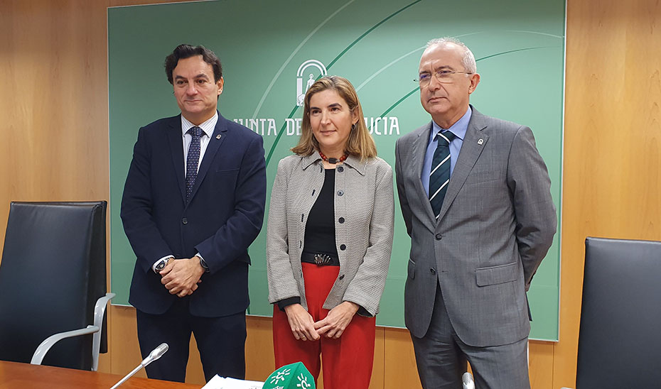 La consejera de Empleo, Rocío Blanco, junto al secretario general de Empleo, Agustín González, y el viceconsejero, Miguel Ángel García.