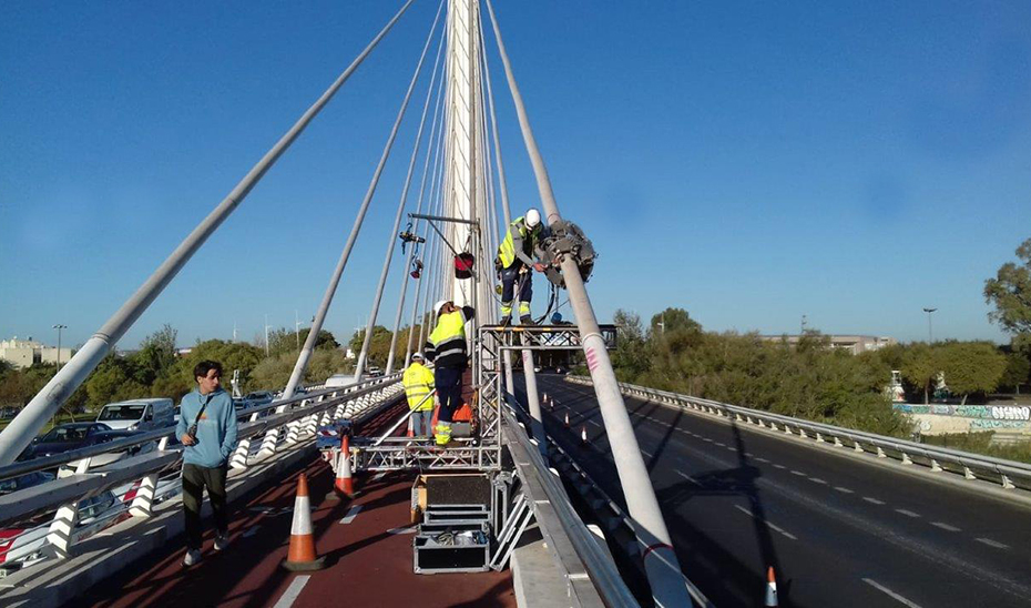 Desarrollo de los trabajos de inspección en el puente del Alamillo de Sevilla.