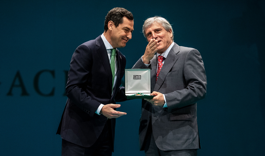 José López Barneo, director del IBIS, recogió la Medalla de Andalucía para el Instituto de Biomedicina e Investigación de Sevilla.
