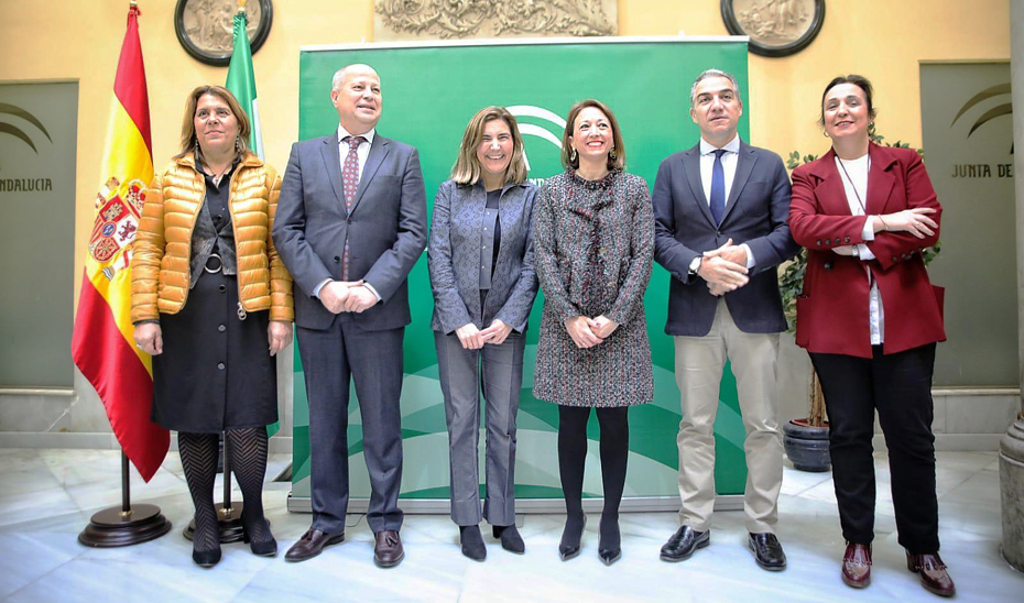 Los consejeros de Presidencia, Empleo y Educación, en el traspaso de competencias a la nueva delegada del Gobierno en Málaga.