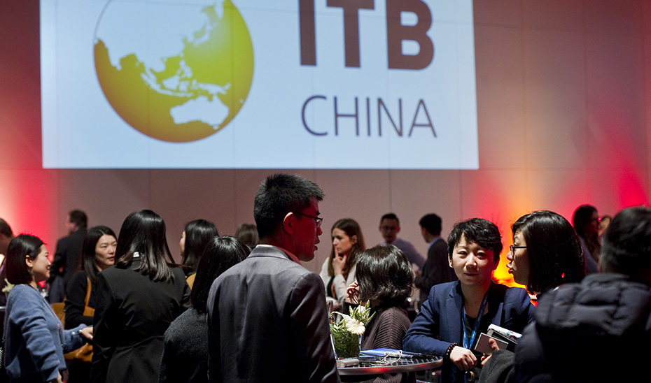 Profesionales del sector turístico visitan la ITB China, que este año se celebra en Shanghai. 