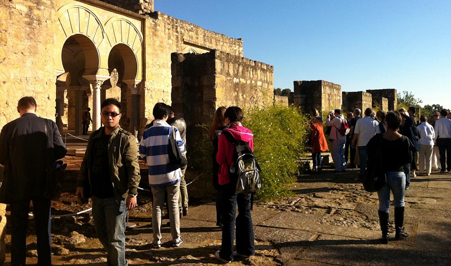 Turistas en Medina Azahara.