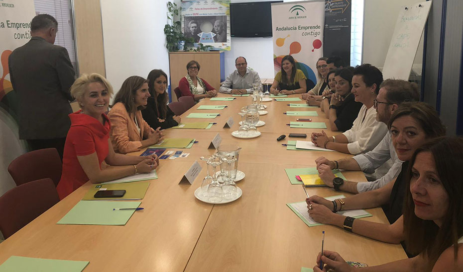 Rocío Blanco este lunes en el encuentro con emprendedores alojados en el Centro Andaluz de Emprendimiento (CADE) de Granada.