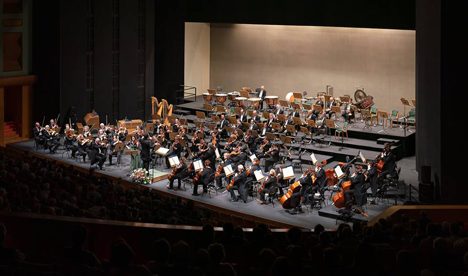 La Real Orquesta Sinfónica de Sevilla (ROSS) durante un concierto en el Teatro Maestranza.