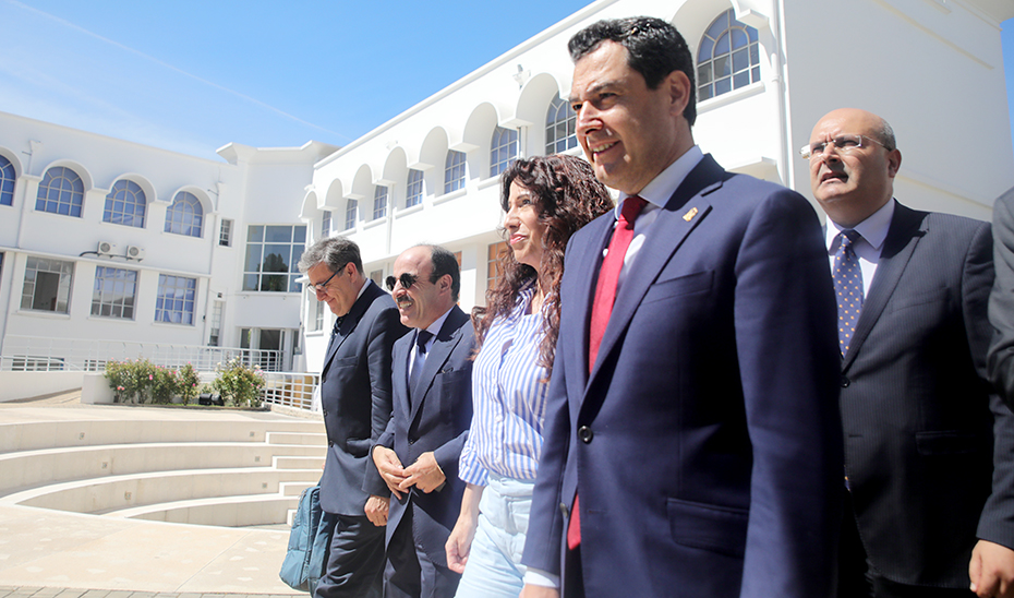 La consejera Rocío Ruiz y el presidente de la Junta, Juanma Moreno, este miércoles en Marruecos.