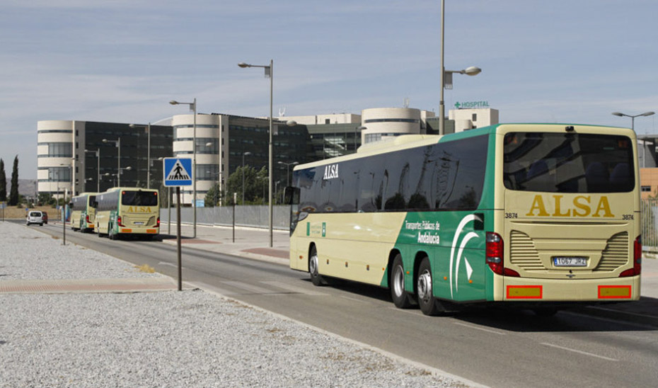 La puesta en marcha de plataformas reservadas o la remodelación de la rotonda de La Zubia, entre las medidas para mejorar la movilidad en Granada.