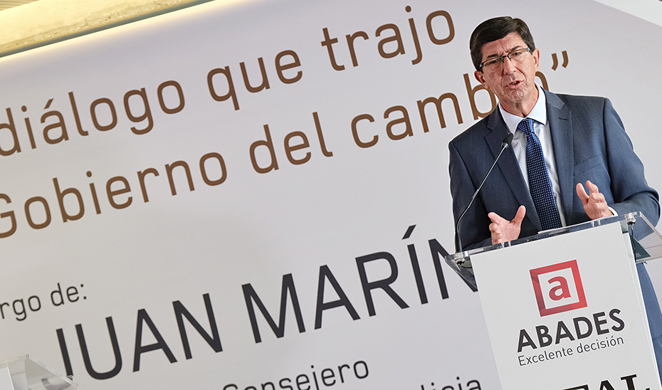 El vicepresidente y consejero Juan Marín interviene en el desayuno informativo organizado por el diario Ideal de Granada.