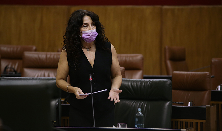 Rocío Ruiz, en un momento de la sesión de control al Gobierno del Pleno del Parlamento.