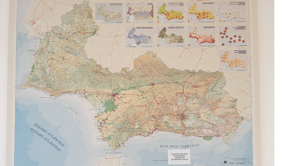 Detalle de algunos mapas de la Eurorregión Alentejo-Algarve-Andalucía.