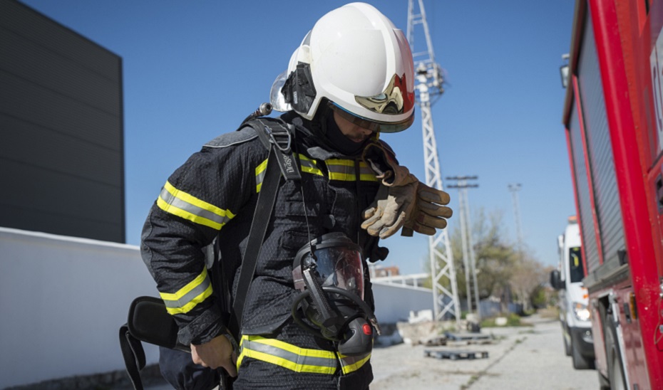 Bombero durante un servicio (foto: Archivo).