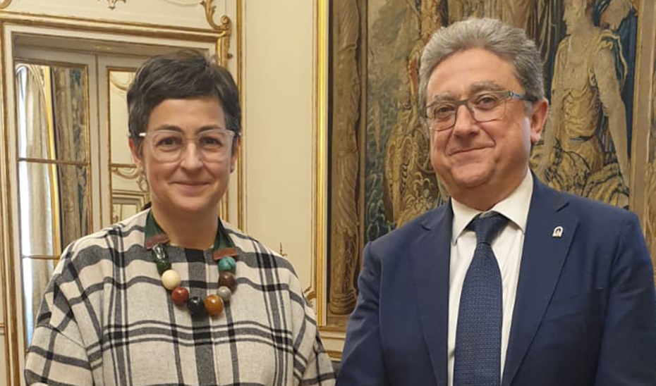 Millo, junto a la ministra de Asuntos Exteriores Arancha González Laya, en Madrid.