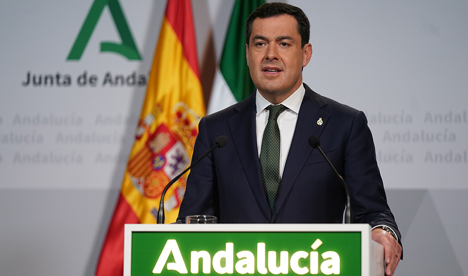 Juanma Moreno compareciendo este domingo tras la videconferencia con el presidente del Gobierno, Pedro Sánchez.
