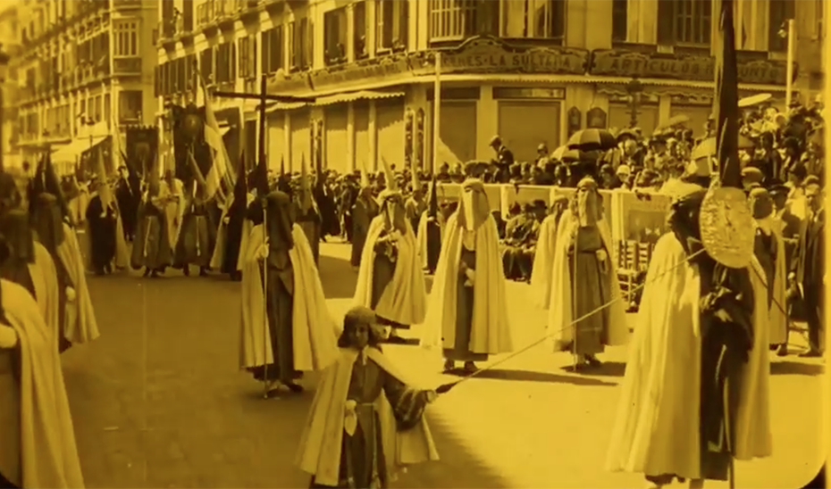 Una procesión de Semana Santa de Sevilla a principios del siglo XX.