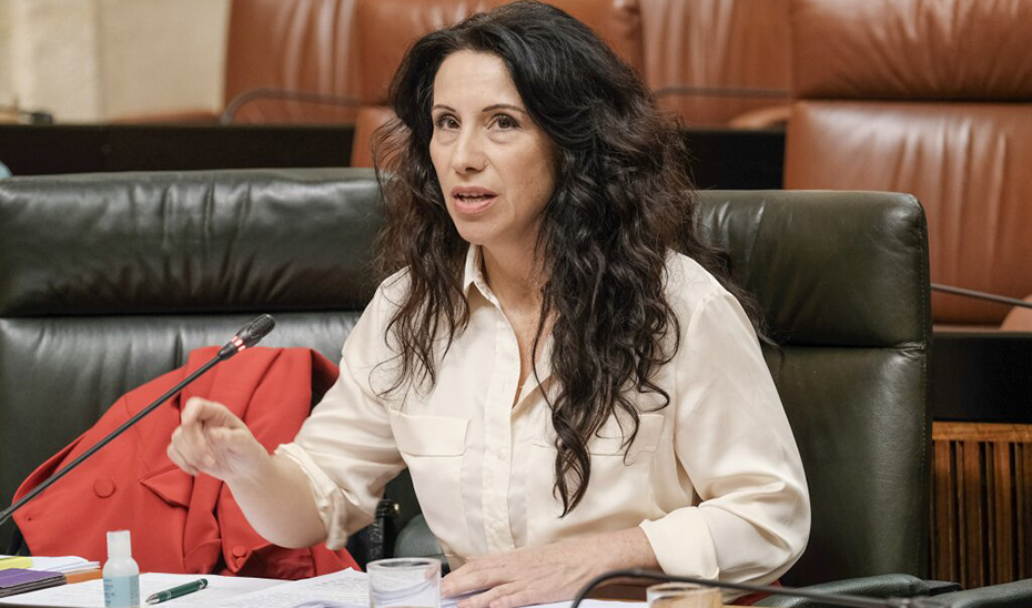 La consejera Rocío Ruiz, en su escaño en el Parlamento.