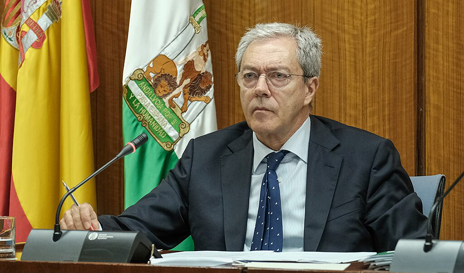 El consejero Rogelio Velasco, durante la comisión parlamentaria.
