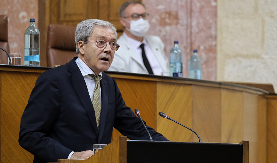 Rogelio Velasco, en el Pleno del Parlamento.