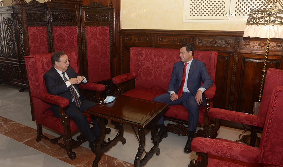 El presidente andaluz, Juanma Moreno, reunido con el de Ceuta, Juan Vivas.