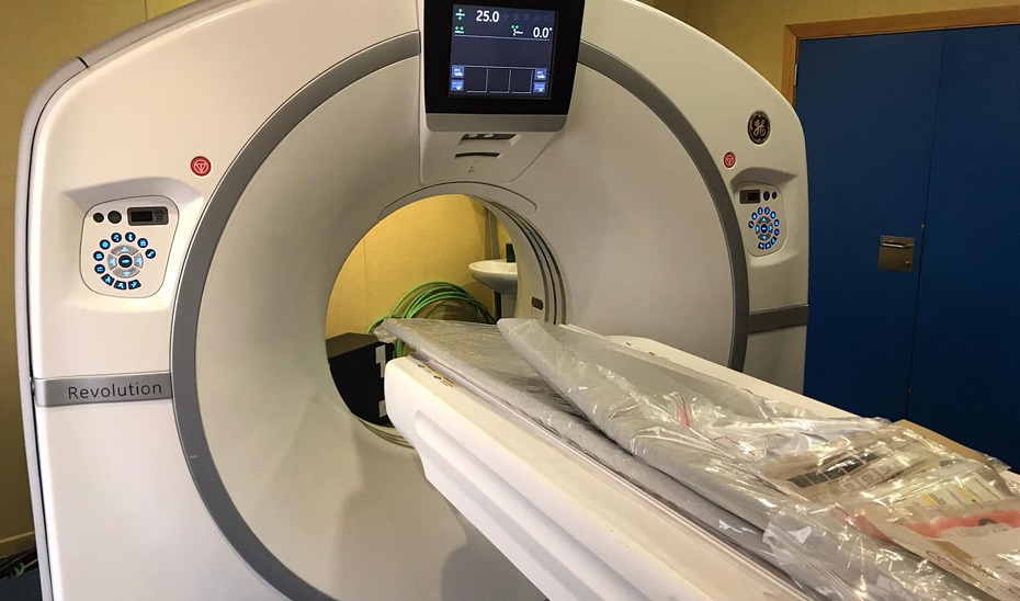 Equipo de tomografía axial computarizada.
