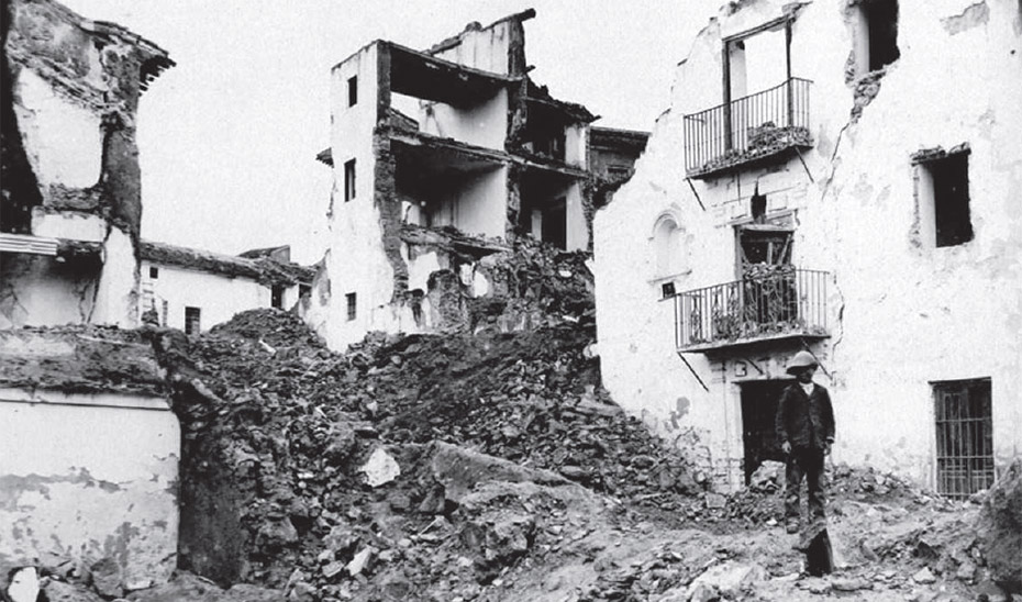 Alhama, tras el terremoto de 1884 (Imagen extraída de "El Terremoto de Alhama de Granada", de Francisco Vidal Sánchez).