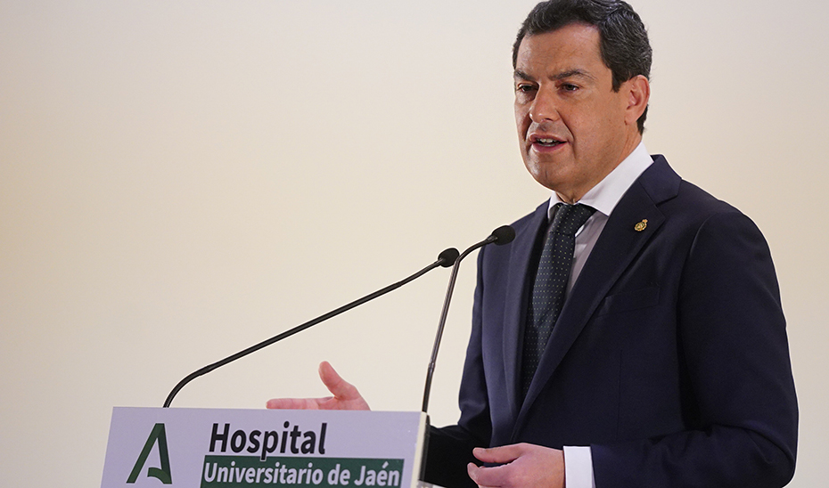 Juanma Moreno, en un momento de su intervención en el Hospital Universitario de Jaén.