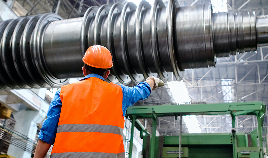 Trabajador en una planta industrial.