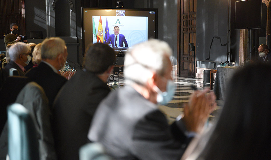 El presidente Juanma Moreno ha participado de forma telemática en la reunión del  XIII Consejo de Comunidades Andaluzas.