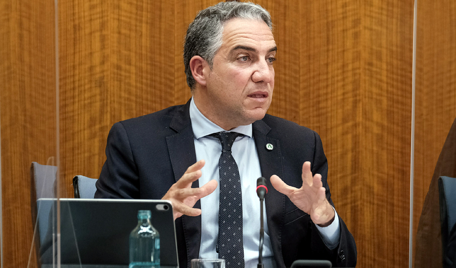 El consejero de la Presidencia, Administración Pública e Interior, Elías Bendodo, durante su comparecencia en la Comisión de Asuntos Europeos del Parlamento de Andalucía.