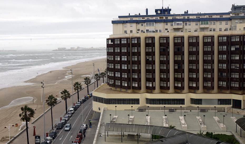 La antigua Residencia de Tiempo Libre de Cádiz, que se convertirá en un hotel del Grupo Q Hotels.