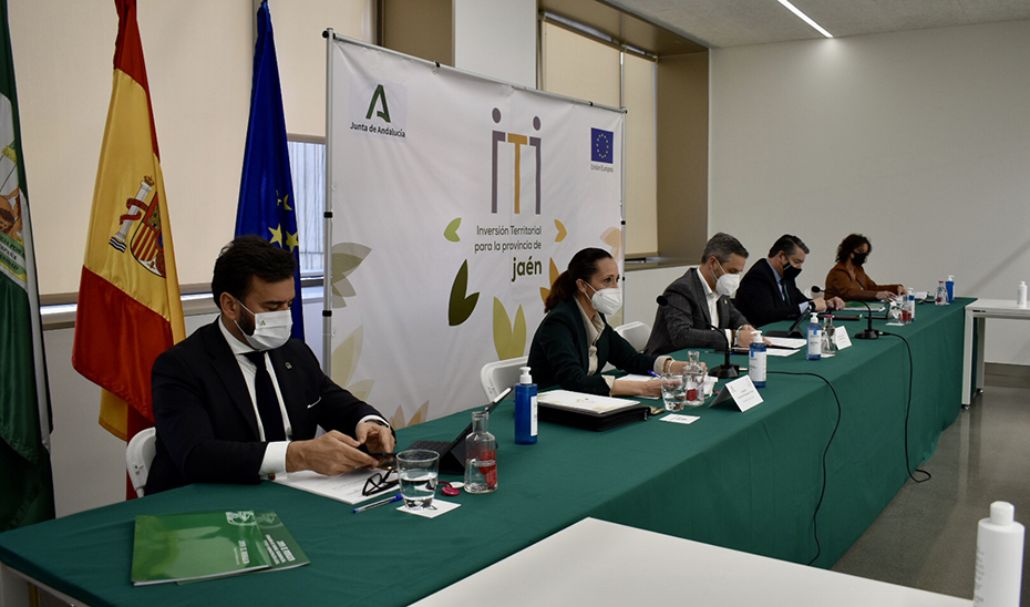 Reunión de la Comisión de Participación de la ITI de Jaén, con Juan Bravo y los viceconsejeros Alejandro Cardenete y Antonio Sanz.