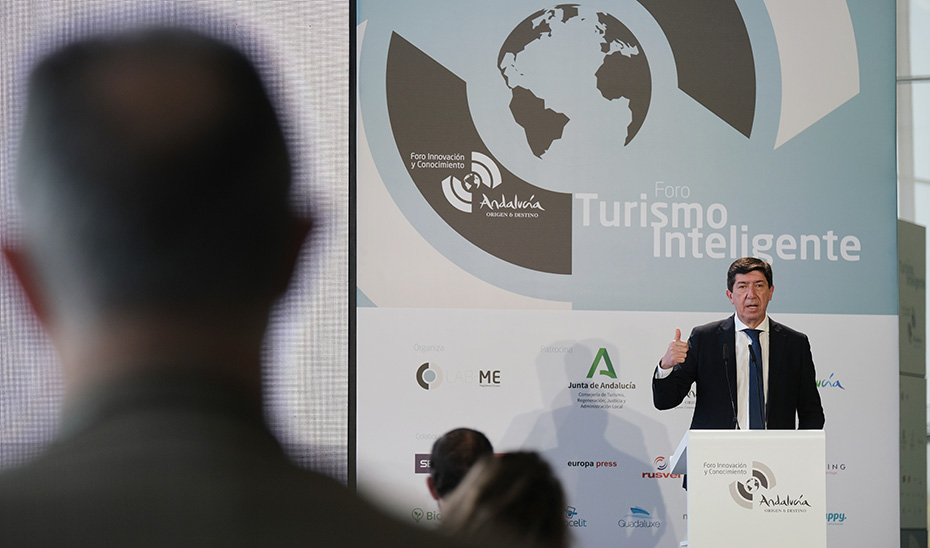 El vicepresidente y consejero de Turismo, Juan Marín, durante su intervención en el Foro.
