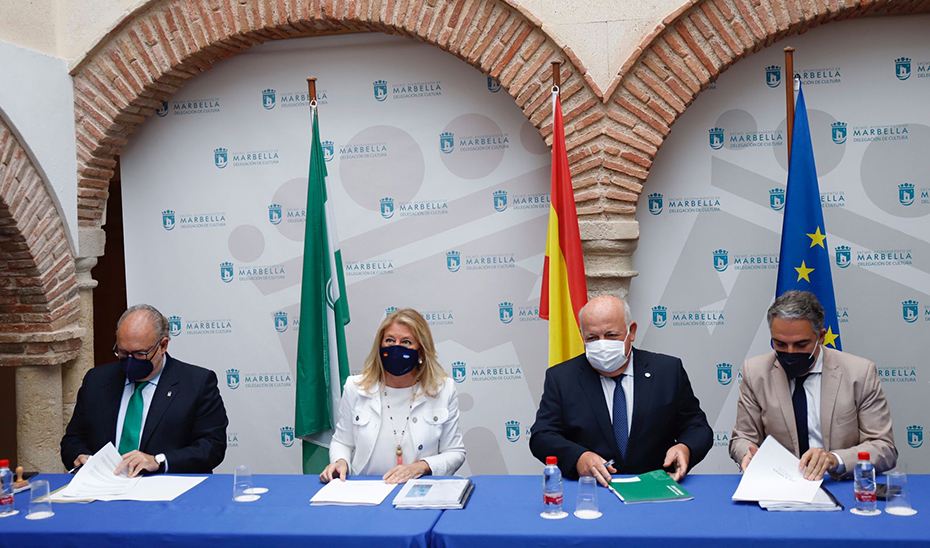 Momento de la firma del protocolo que impulsará nuevas infraestructuras sanitarias en Marbella.