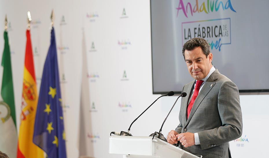 El presidente de la Junta, Juanma Moreno, durante su intervención en lam presentación del stand de Andalucía en Fitur 2021.