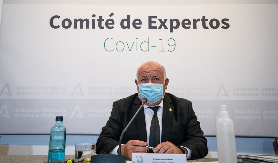 El consejero de Salud y Familias, Jesús Aguirre, presidió la reunión del Comité Regional de Alto Impacto en Salud Pública para analizar la evolución del Covid-19 en Andalucía.