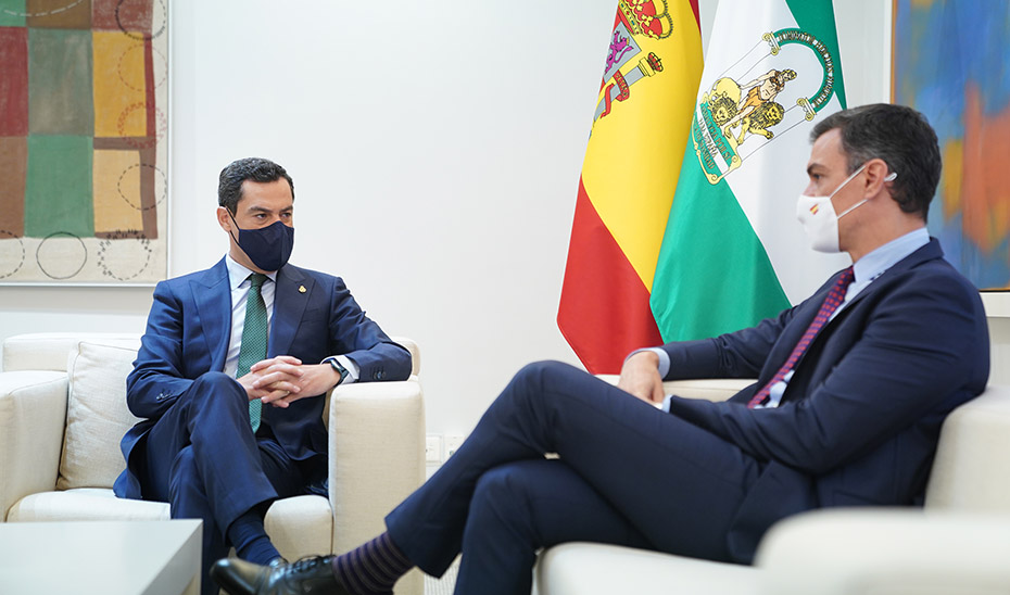El presidente de la Junta, Juanma Moreno, durante la reunión en Moncloa con Pedro Sánchez el pasado 17 de junio.