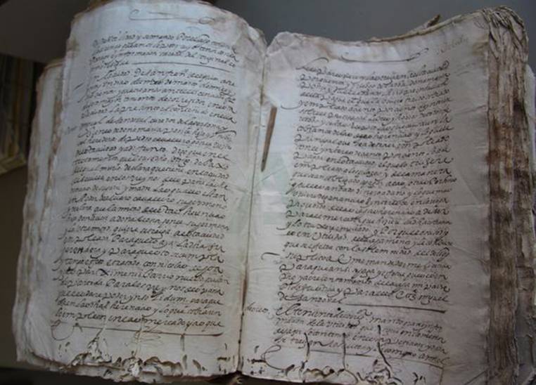 Una de los libros históricos que forman parte del Archivo Histórico Provincial de Sevilla.