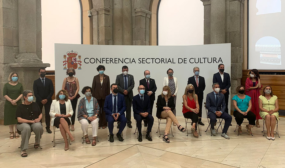La consejera de Cultura y Patrimonio Histórico, Patricia del Pozo, entre los participantes en la Conferencia Sectorial de Cultura.