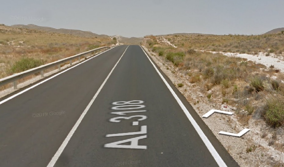 Carretera AL-3108 a su paso por Níjar.