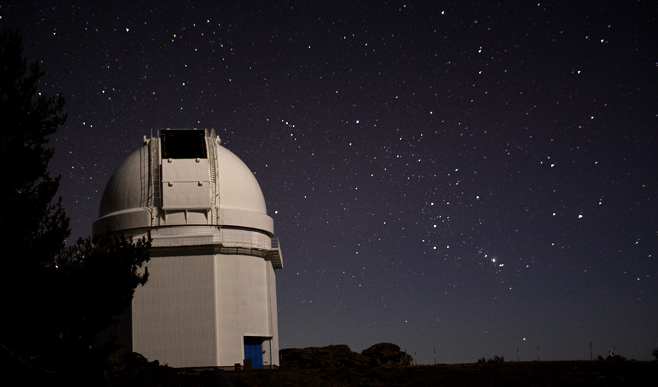 El cielo nocturno sobre el observatorio de Calar Alto.