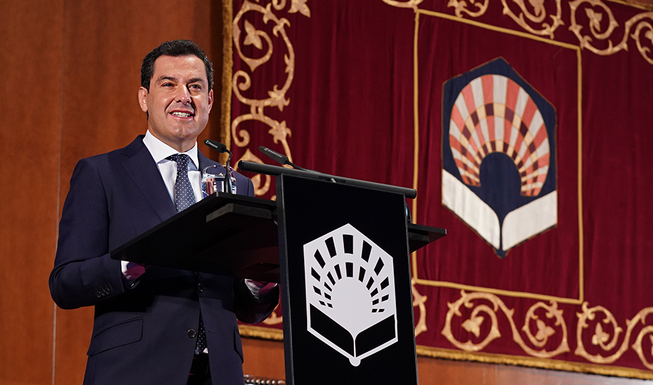 El presidente de la Junta interviene en el acto de inauguración del curso universitario.