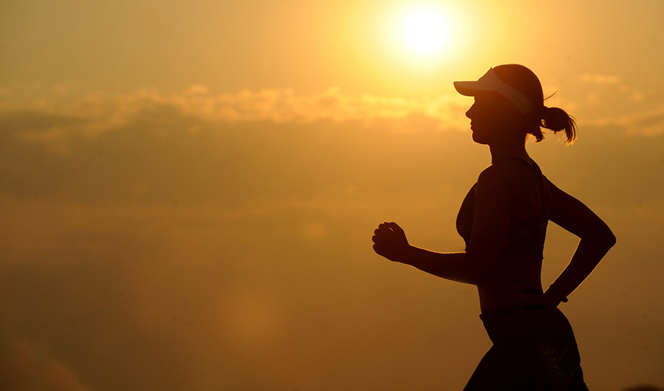 Correr es un hábito de vida saludable que previene la obesidad.