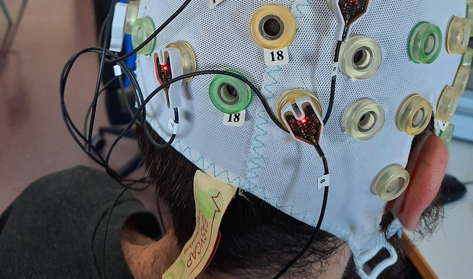 Detalle del casco con sensores del prototipo que desarrolla la Universidad de Málaga para ayudar, entre otros, a pacientes con ELA.