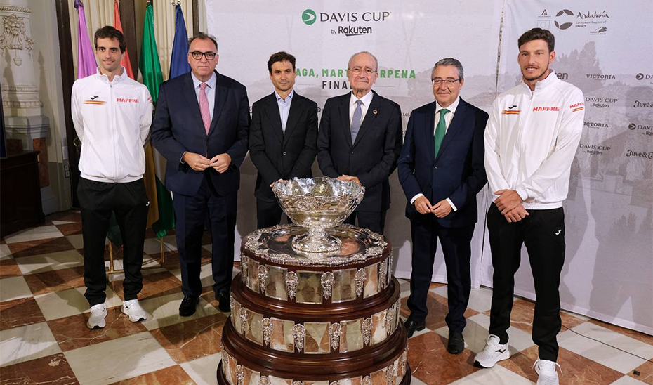 El consejero, Arturo Bernal, en el acto de presentación de la Copa Davis en Málaga.