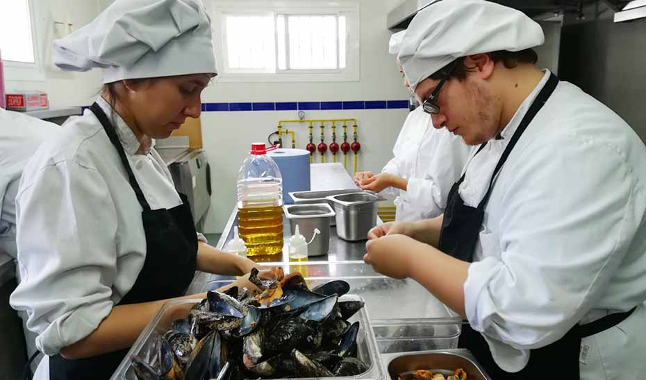 Imagen del artículo Las seis escuelas de hostelería del Servicio Andaluz de Empleo formarán este año a 780 alumnos