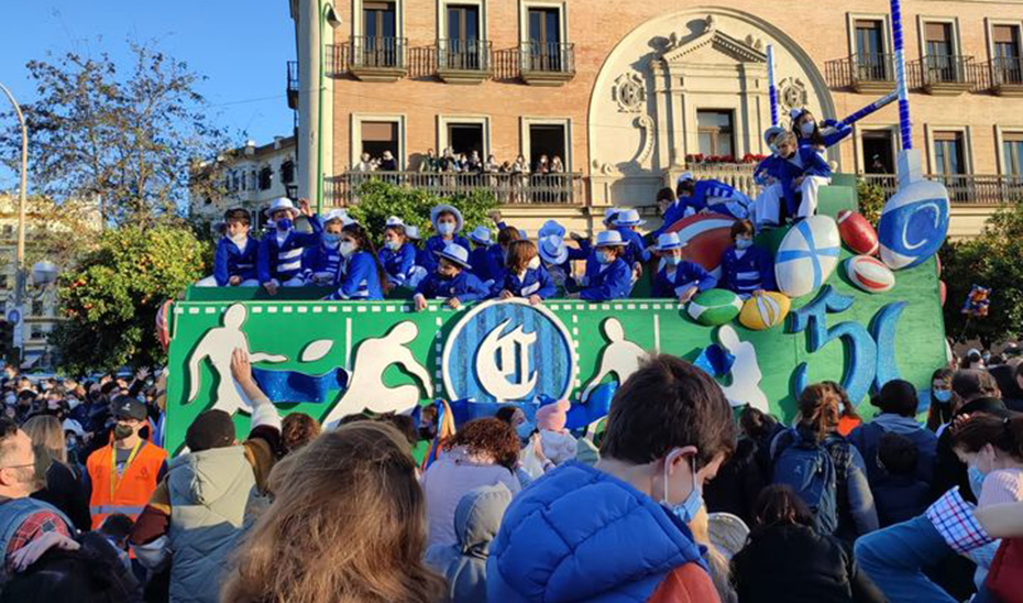 Emergencias 112 Andalucía aconseja elegir sitios amplios y calles con aceras anchas para ver pasar la comitiva.