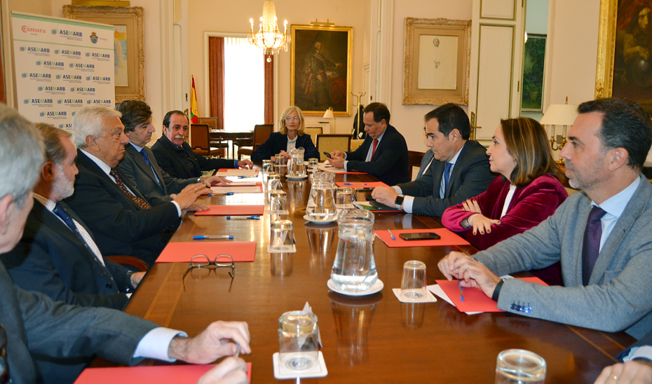 Nieto se ha reunido con el presidente de la Cámara de Comercio de Sevilla, Francisco Herrero, que también preside la Asociación para el Ejercicio de la Nediación y el Arbitraje (Asemarb).