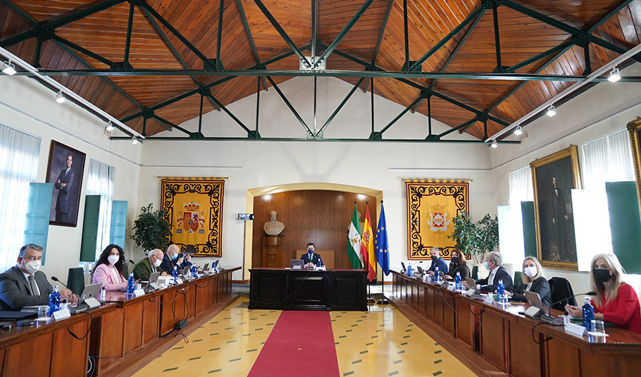 El Consejo de Gobierno, reunido este lunes en la antigua Estación de Madrid de Linares.
