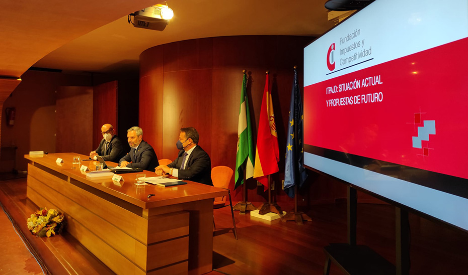 El consejero de Hacienda y Financiación Europea, Juan Bravo, en el transcurso de las jornadas.