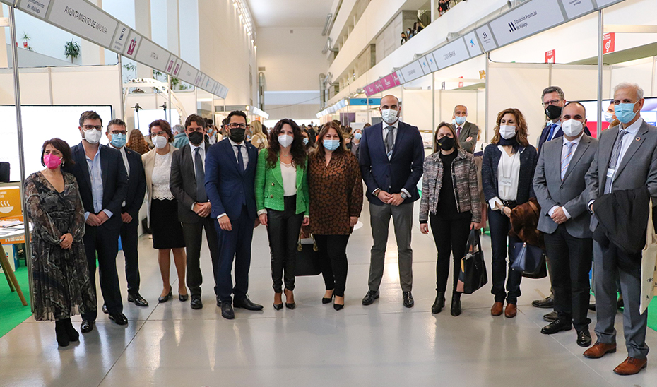 La consejera Rocío Ruiz, junto al resto de las autoridades, en la inauguración de la Feria Tecnosocial 2022.