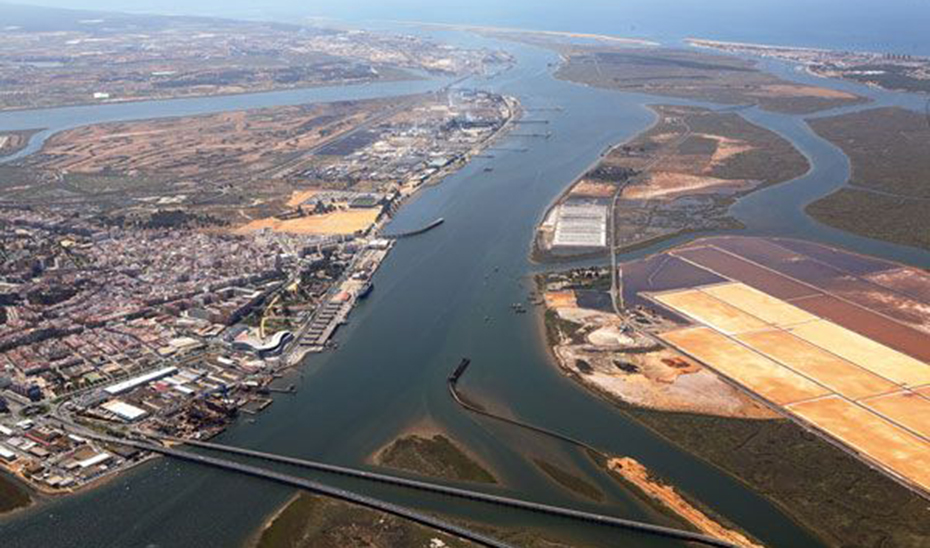 Imagen aérea de la ciudad de Huelva y de su Puerto, cuyo nuevo muelle será impulsado por la Unidad Aceleradora de Proyectos.