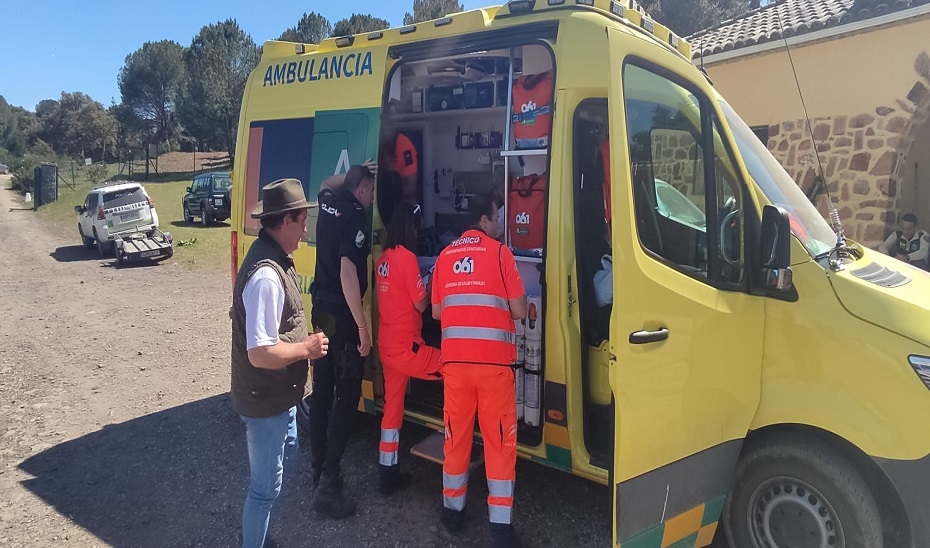 Una de las ambulancia del CES 061 en la Romería de la Virgen de la Cabeza.